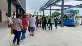 IE-TRAM: Pasajeros aprovechan para dar un 'paseo turístico' en las unidades en Mérida