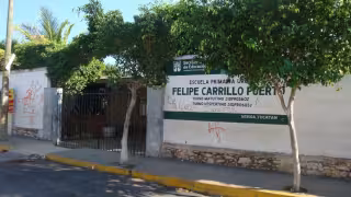 La niña estaba tomando clases cuando el ventilador cayó sobre ella