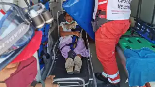 Por jugar 'carreritas', camionero causa caída de una abuelita en Ciudad del Carmen