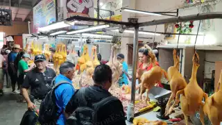 Pibipollo, altares y velas marcan la despedida de las ánimas con el "Bix" en la capital campechana