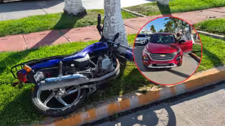Fuerte accidente en Ciudad del Carmen deja a motociclista hospitalizado y con posibles fracturas