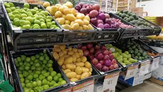 Señalan que las frutas y verduras que pueden costear no alcanzan para toda la familia