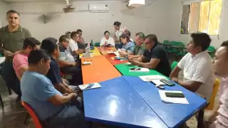 Los maestros fueron atendidos por autoridades que escucharon sus peticiones