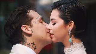 Christian Nodal dedica romántico mensaje a Ángela Aguilar en concierto de Chile