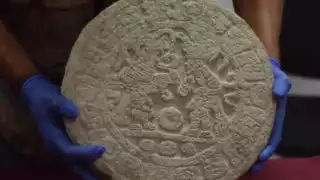 La relevancia del hallazgo radica en que se trata de un elemento escultórico que conserva su texto glífico