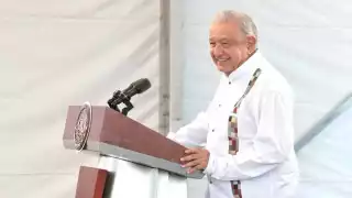 El presidente Andrés Manuel López Obrador agradeció el apoyo del gobierno de China para que hasta el momento ya se hayan entregado en Acapulco, más de 190 mil paquetes de enseres