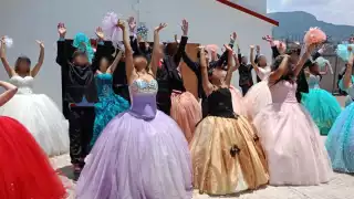 Los jóvenes festejaron sus XV años en el Cereso