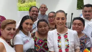 Claudia Sheinbaum saludó a sus seguidores a su llegada a Quintana Roo