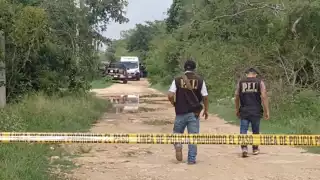 El joven colgó su hamaca de la columna y le cayó encima