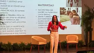 “Las mujeres es mucho más que una procreadora", compartió ante cerca de 200 asistentes
