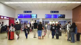 En cuanto a las salidas, la primera de ellas se dio a las 7:19 rumbo a Ciudad de México en el 823 de Aeroméxico