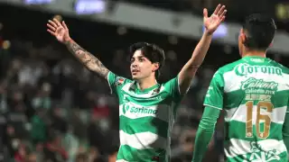 Jordan Carrillo, que regresó a Santos tras brillar en Sporting de Gijón, fue clave contra Puebla