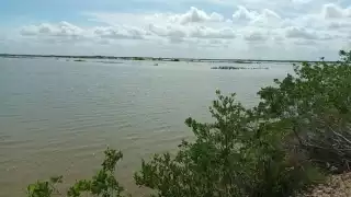 Charcas salineras a punto de desbordarse en San Crisanto, Sinanché