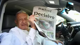 Amlo inició su domingo con un ejemplar de POR ESTO!