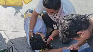 Un paramédico que pasaba por el lugar, lo ayudo para no perder mucha sangre