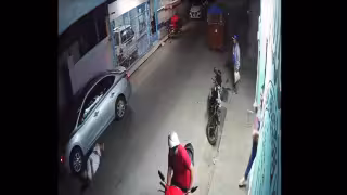 Hasta el momento se desconoce el estado de salud de la mujer y también si el conductor de la motocicleta fue detenido