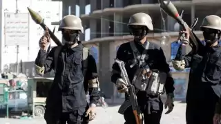 Precios del petróleo se elevan por bombardeos a hutíes en Yemen