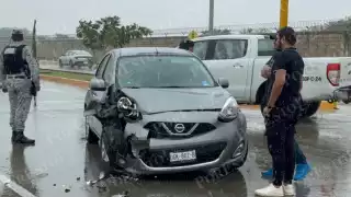 Se pasa el alto y provoca aparatoso choque en cruce de Isla de Tris, Ciudad del Carmen