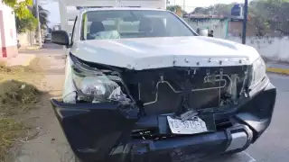 Por el impacto el coche avanzo varios metros y dio un giro de 180 grados, quedando en posición contraria a la que transitaba