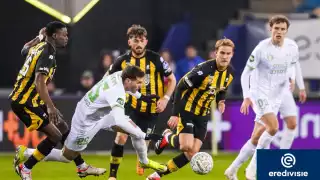 Antes del incidente, el conjunto de Rotterdam iba ganando por 2-1 sobre el Vitesse. Geertruida y Lingr anotaron para dar la victoria; por su parte, Santiago Giménez comenzó de titular

