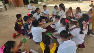 “Es un gran desafío, pero también una experiencia”: Normalistas se adentran en comunidades mayas de Yucatán para enseñar y aprender