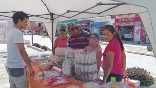Comerciantes mostraron su enoja ante los vendedores ambulantes por no respetar los espacios