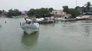 La embarcación “Puerto Champotón 7” se encontraba a la deriva aproximadamente a 16 kilómetros de la costa de Champotón