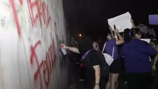 Las manifestantes no terminaron el recorrido al parejo