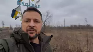 Volodímir Zelenski, Presidente de Ucrania visitó Avdivka luego de los intensos ataques aereos de Rusia