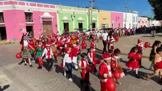 Hopelchén inicia la Navidad con colorido desfile escolar de más de 350 niños