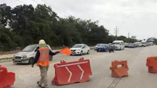 Más de una hora tardaron los automovilistas en circular del Aeropuerto hasta Residencial Campestre