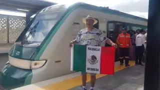 A su vez, viajeros abordaron el ferrocarril en Campeche, en donde realizaron largas filas