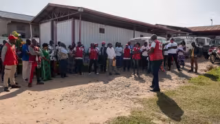 Pacientes con ébola escapan tras ataque a hospital en Congo; violencia complica respuesta sanitaria