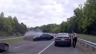 El policía fue advertido por el propio conductor que había detenido. Foto: Especial