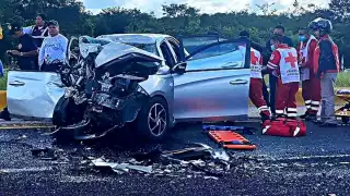 La mujer murió prensada en el auto