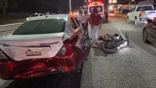 Aparatoso accidente en la avenida Cuatro Carriles deja a joven motociclista lesionado