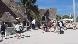 Turisteros de Holbox exigen a CFE y CAPA buen servicio en vacaciones