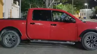 La camioneta se encontraba escondida entre la maleza en la colonia irregular Las Torres de Playa del Carmen