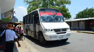 Los taxistas y transportistas conservarán sus concesiones el tiempo establecido