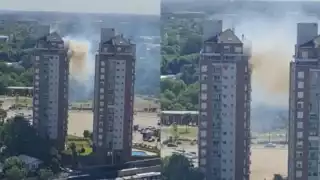 El niño quedó colgado del balcón