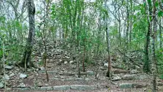 Ocomtún, significa “columna de piedra en maya