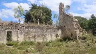 Los habitantes señalan que en la antigua parroquia se aparece un jinete