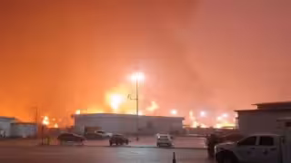 Incendio en refinería Dos Bocas moviliza a Pemex: esto se sabe del fuego en zona de hidrocarburos