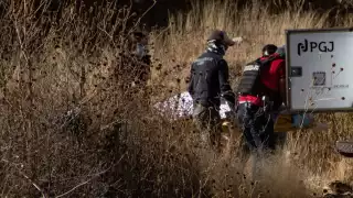 La Fiscalía de Zacatecas informó que 8 de los 10 cuerpos arrojados frente al palacio estatal eran hombres y 2 mujeres