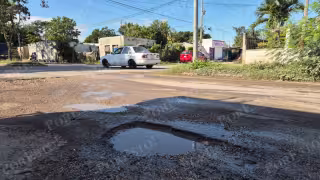 Baches en la avenida Concordia de Champotón provocan malestar y riesgo vial