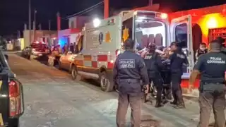 Horas después arribaron representantes de la Fiscalía General del Estado (FGE) para comenzar las averiguaciones