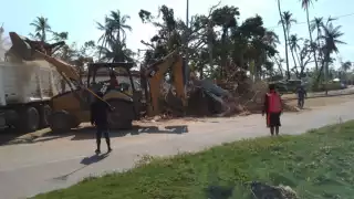 Diferentes dependencias del Gobierno Federal continúan brindado apoyo en los trabajos de recuperación en Acapulco.