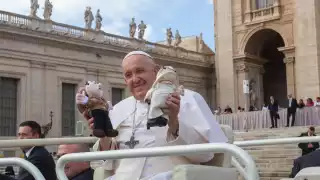 Dr. Simi cruzó el Océano para visitar al Sumo Pontífice