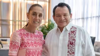 Joaquín Díaz Mena da la bienvenida a Claudia Sheinbaum en Mérida; hoy presentará su Segundo Informe de Gobierno