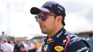 Checo Peréz remontó de la novena a la tercera posición